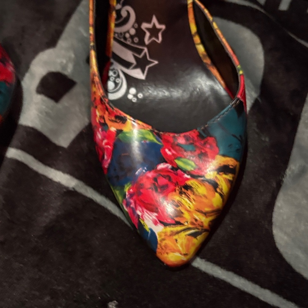 Brash Multicolor Floral Heels - Picture 4 of 4